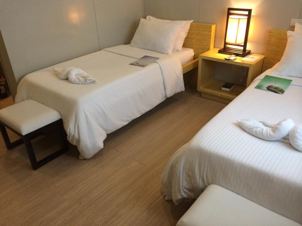 Shore Time Hotel - Annex Balabag  Extérieur photo