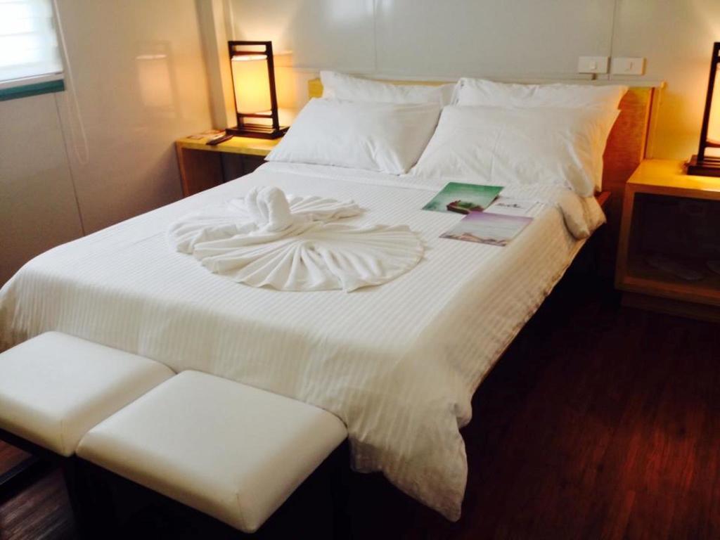 Shore Time Hotel - Annex Balabag  Extérieur photo