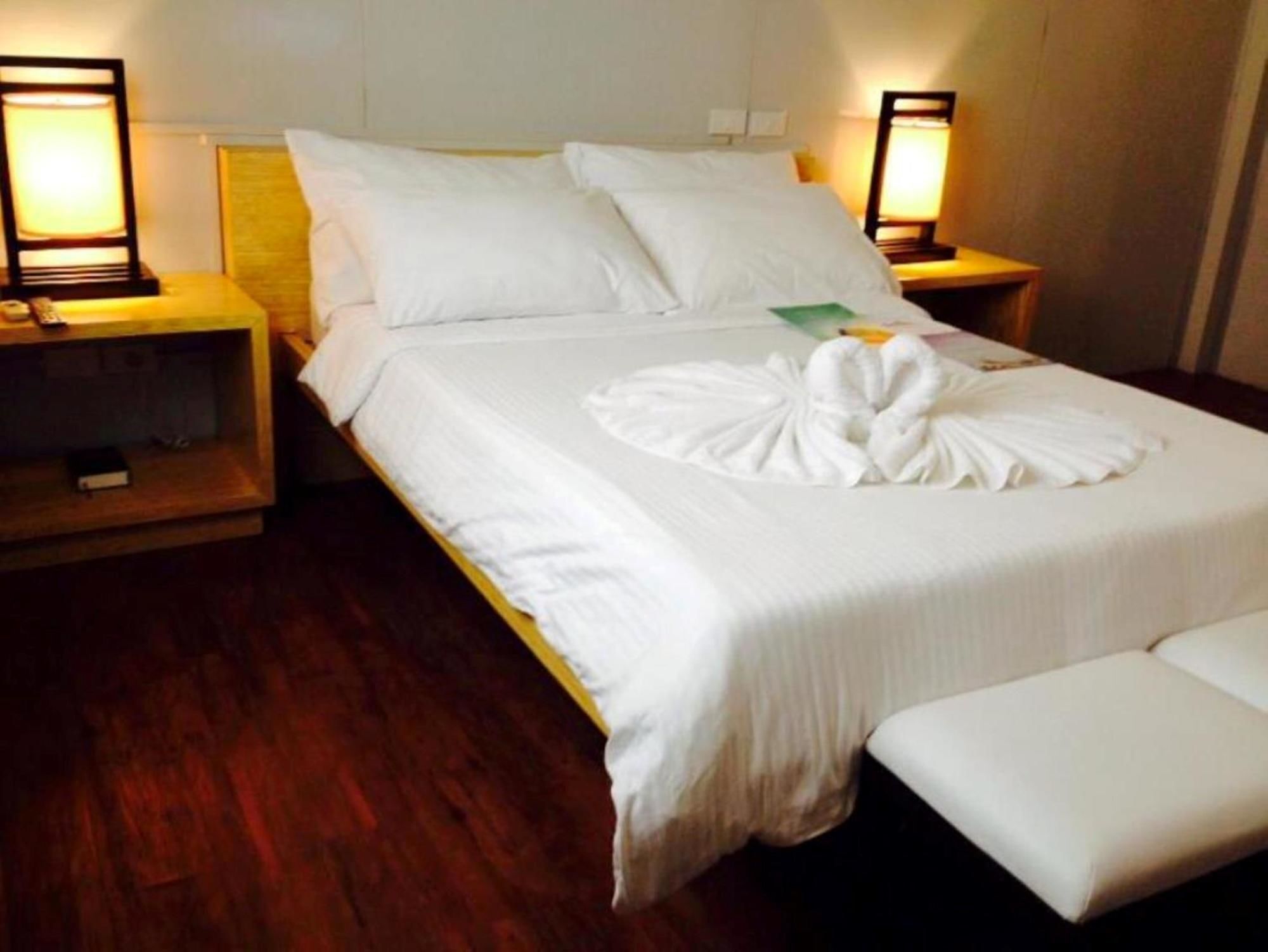 Shore Time Hotel - Annex Balabag  Extérieur photo